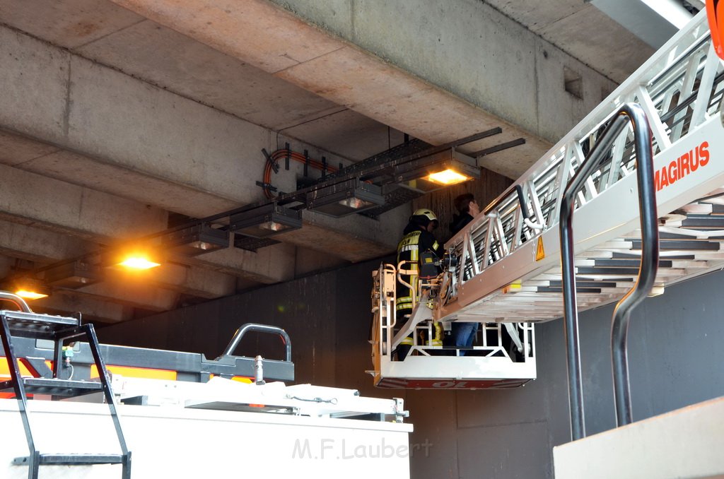 Einsatz BF Koeln Tunnel unter Lanxess Arena gesperrt P9769.JPG - Miklos Laubert